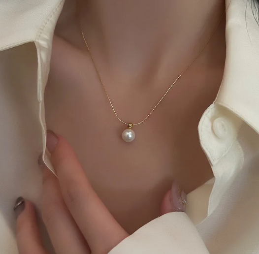 Gold Pearl Pendant Necklace